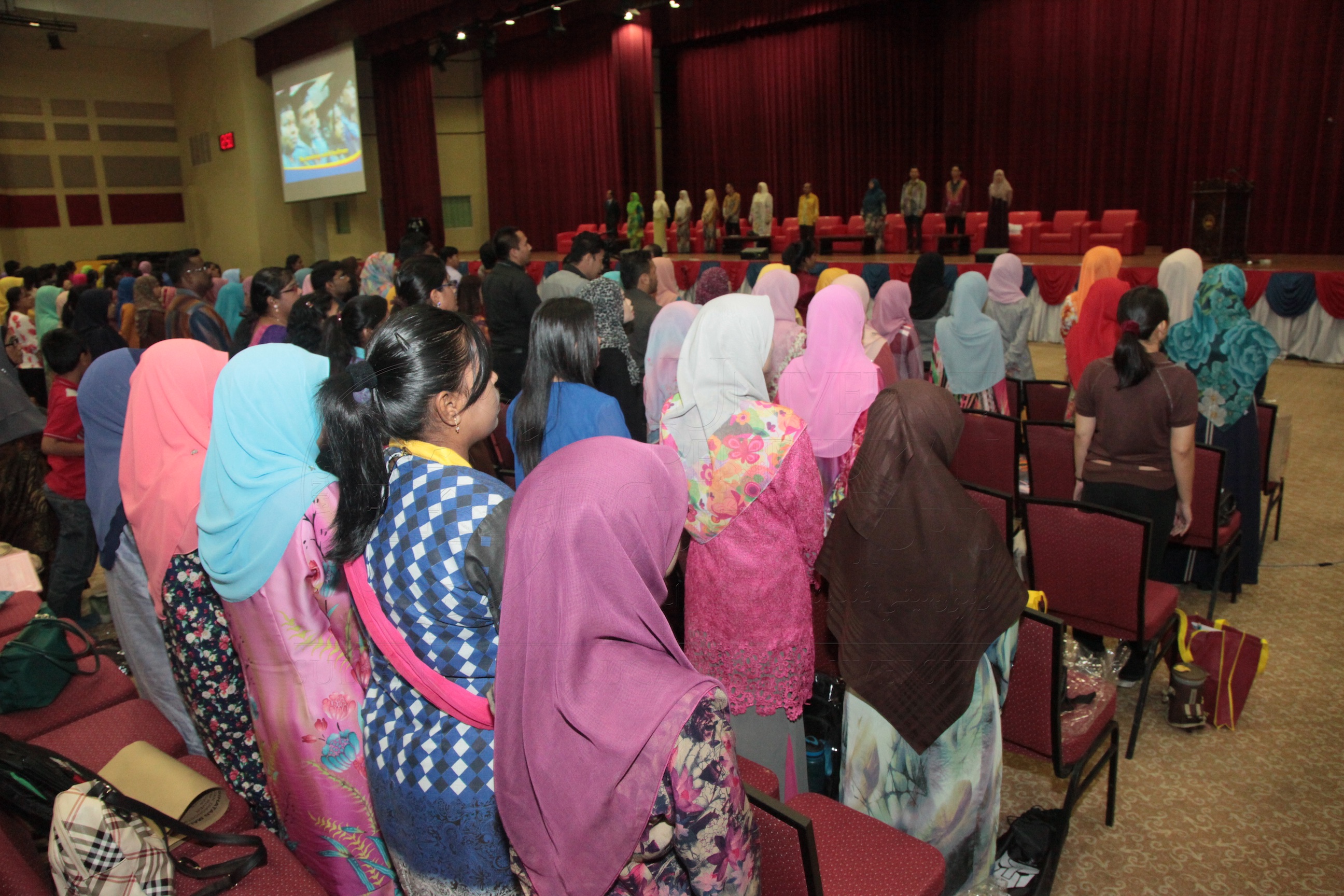 PRO16 16 siswazah IMG 0227